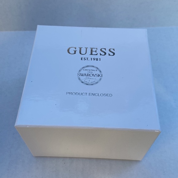 New GUESS SILVER TONE CASE SILVER TONE STAINLESS STEEL WATCH - Picture 8 of 8